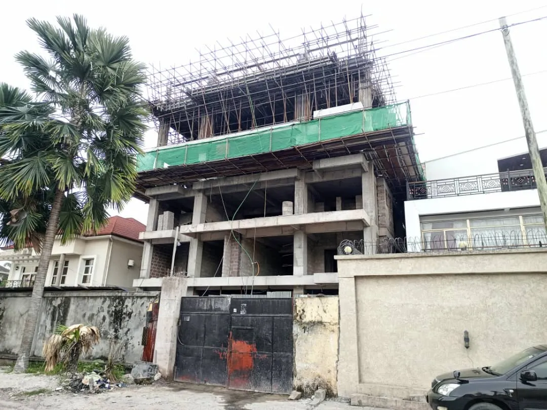 Immeuble R+9 en cours de construction à Kinshasa gombe