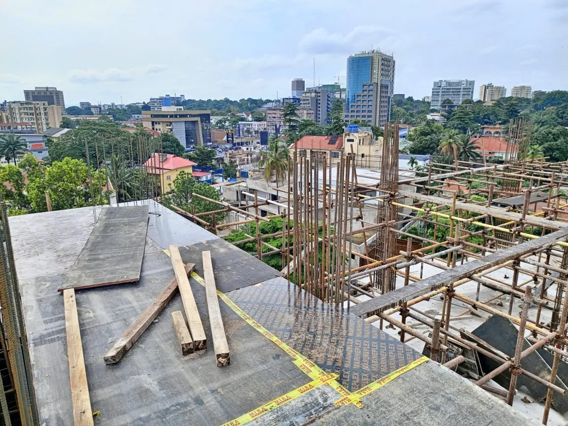 Immeuble R+9 en cours de construction à Kinshasa gombe