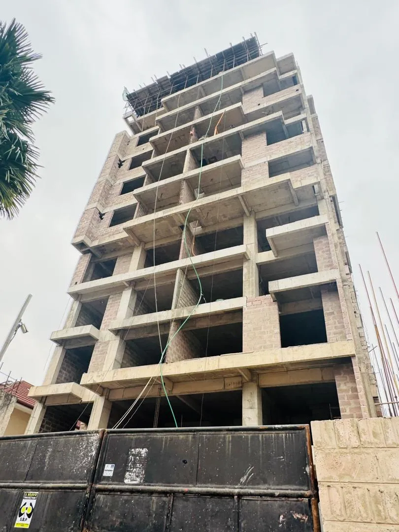 Immeuble R+9 en cours de construction à Kinshasa gombe