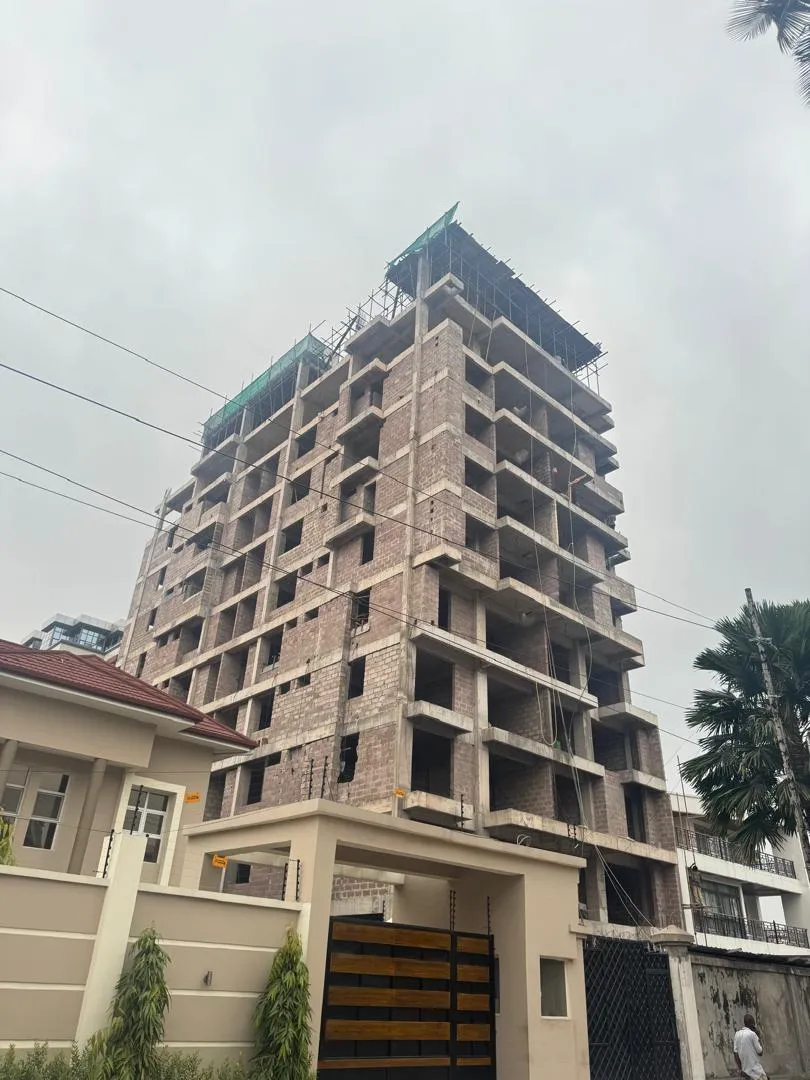 Immeuble R+9 en cours de construction à Kinshasa gombe